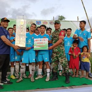 Pemberian Piala Liga Babin Kel.Sayang Sayang Kecamatan Cakranegara Kota Mataram Tahun 2023.